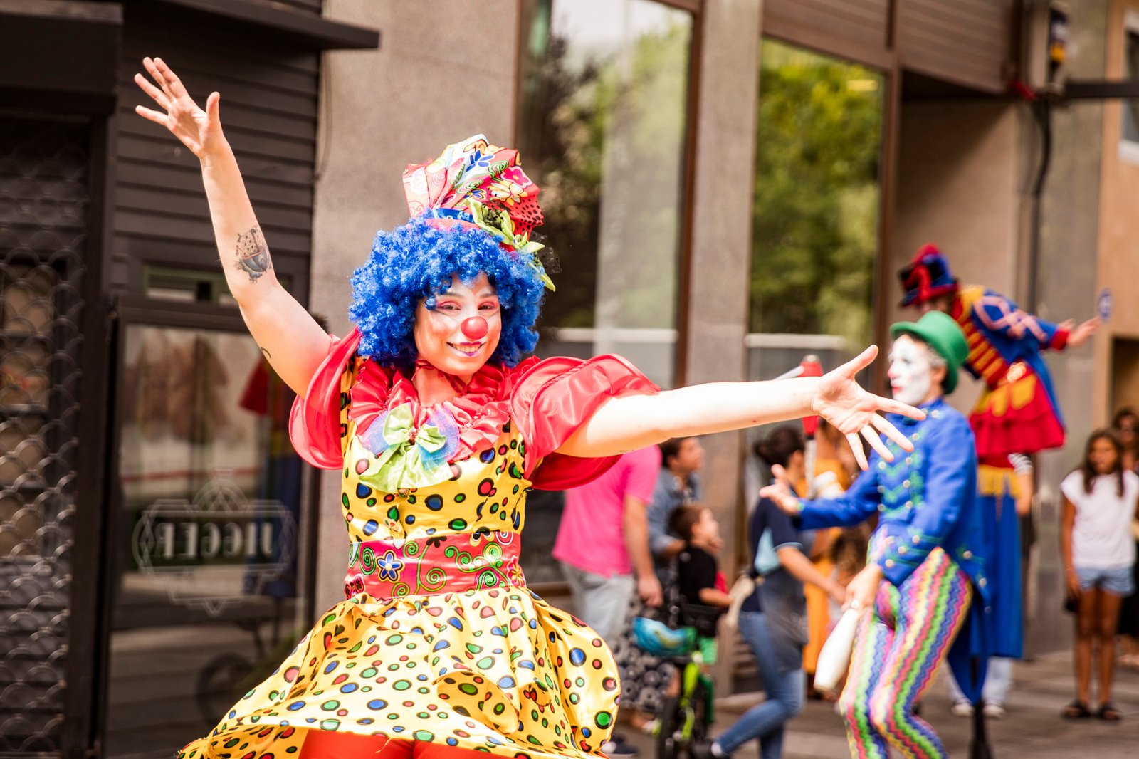 Troula: «O Mundo do Circo». Pasarrúas